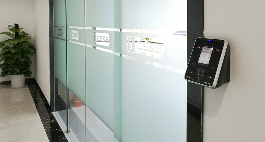 展廳入口 FacePass 7 高性能人臉識(shí)別門(mén)禁終端